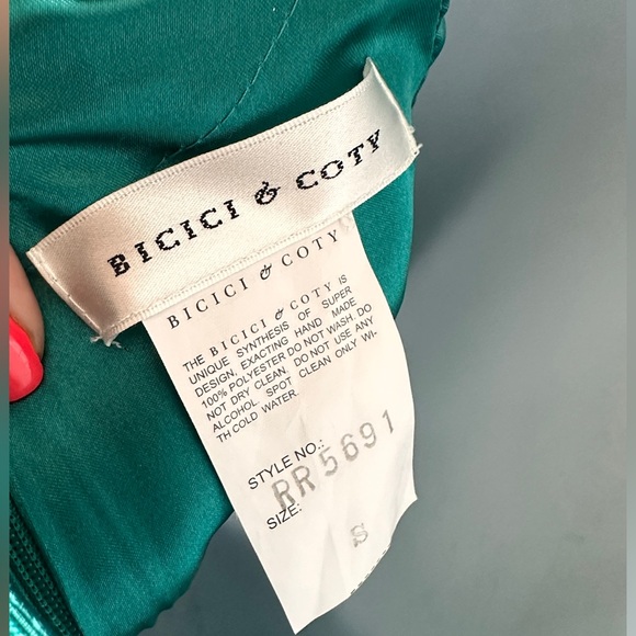 Stunning Jade Green Satin Evening / Formal Mermaid Dress / Gown Size Small - Picture 9 of 13